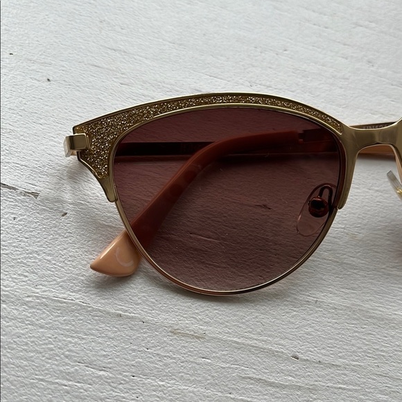 BETSEY JOHNSON NWOT Ladies Club Gold Cat Eye Sunglasses - Picture 2 of 11